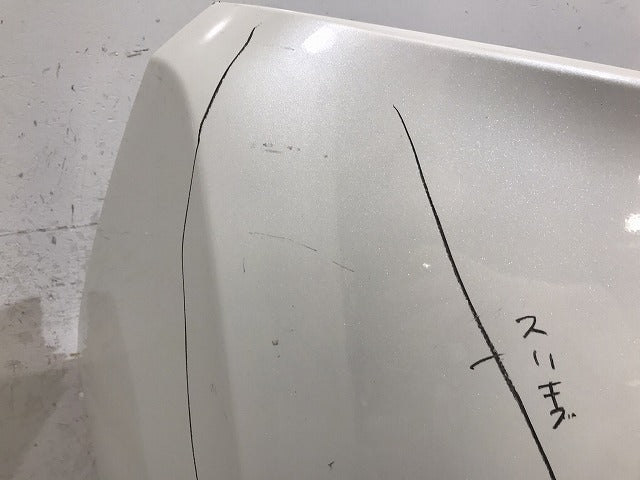 リーフ　ＬＥＡＦ／ＺＥ１　純正　リアバンパー　８５０２２　５ＳＫ０Ｈ　ブリリアントパール　カラーＮｏ．ＱＡＢ　日産（１２２９１１）