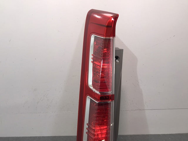ストリーム／ＲＮ６／ＲＮ７／ＲＮ８／ＲＮ９　純正　左テールランプ　ハロゲン　ＩＣＨＩＫＯＨ　Ｄ０７９　ホンダ　（１２２９３２）