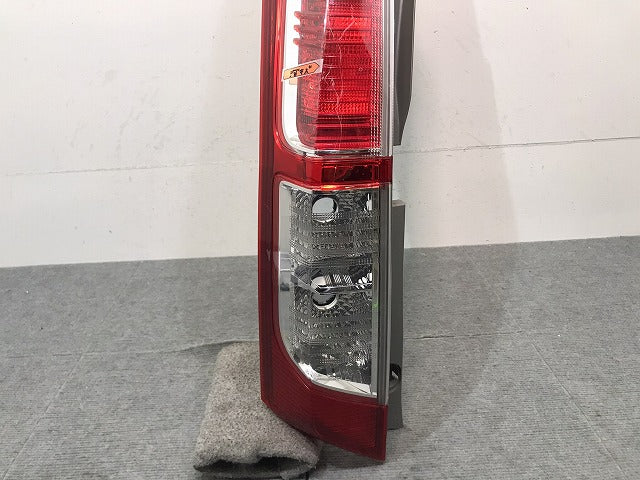 ストリーム／ＲＮ６／ＲＮ７／ＲＮ８／ＲＮ９　純正　左テールランプ　ハロゲン　ＩＣＨＩＫＯＨ　Ｄ０７９　ホンダ　（１２２９３２）