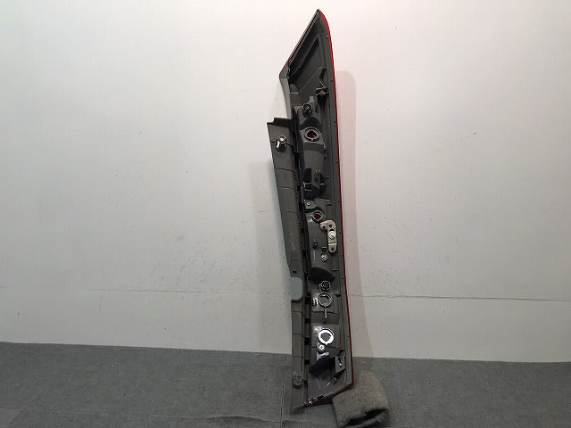 ストリーム／ＲＮ６／ＲＮ７／ＲＮ８／ＲＮ９　純正　左テールランプ　ハロゲン　ＩＣＨＩＫＯＨ　Ｄ０７９　ホンダ　（１２２９３２）