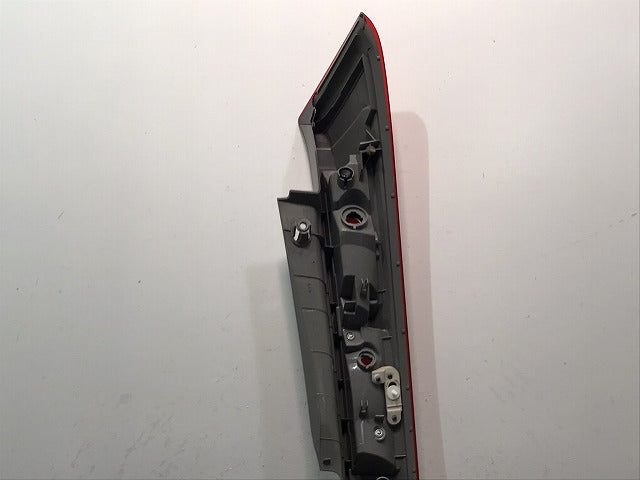 ストリーム／ＲＮ６／ＲＮ７／ＲＮ８／ＲＮ９　純正　左テールランプ　ハロゲン　ＩＣＨＩＫＯＨ　Ｄ０７９　ホンダ　（１２２９３２）