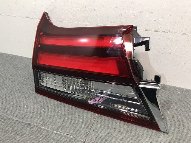 アルファード　ＡＬＰＨＡＲＤ／３０系　純正　前期　左テールランプ　ＬＥＤ　ゲート側　ＫＯＩＴＯ　５８－７０　トヨタ（１２２９９７）