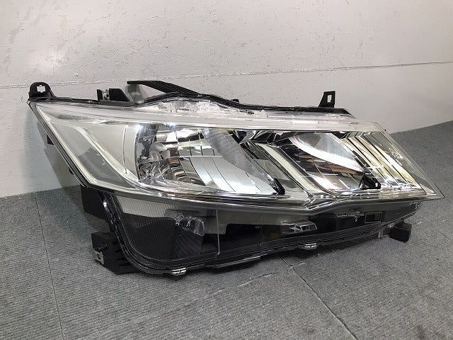セレナ　ハイウェイスター／Ｓ／Ｘ／Ｇ／ＸＶ／Ｃ２７　純正　前期　右ヘッドライト　ハロゲン　１００－２３７１９　日産（１２３００３）