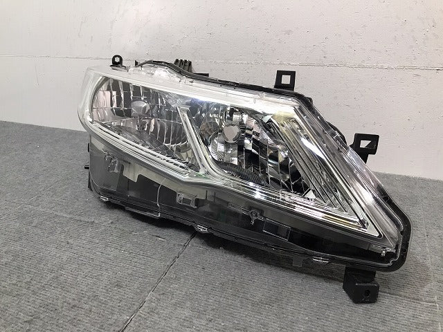 セレナ　ハイウェイスター／Ｓ／Ｘ／Ｇ／ＸＶ／Ｃ２７　純正　前期　右ヘッドライト　ハロゲン　１００－２３７１９　日産（１２３００３）