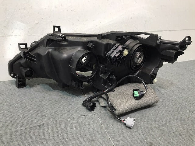 セレナ　ハイウェイスター／Ｓ／Ｘ／Ｇ／ＸＶ／Ｃ２７　純正　前期　右ヘッドライト　ハロゲン　１００－２３７１９　日産（１２３００３）