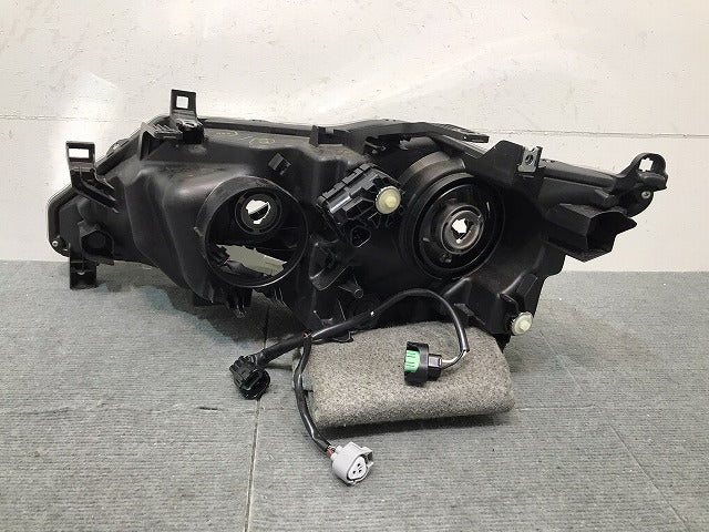 セレナ　ハイウェイスター／Ｓ／Ｘ／Ｇ／ＸＶ／Ｃ２７　純正　前期　右ヘッドライト　ハロゲン　１００－２３７１９　日産（１２３００３）