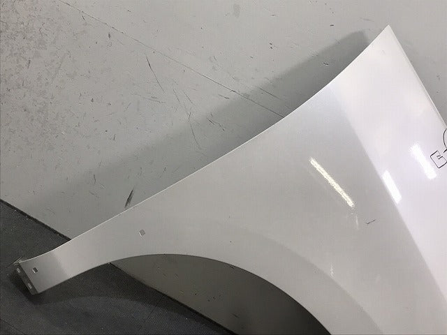 エスティマ／アエラス／５０／ＡＣＲ／ＧＳＲ／５０Ｗ／５５Ｗ／ＡＨＲ２０Ｗ　純正　前期　右フロントフェンダー　０７０（１２３３３４）