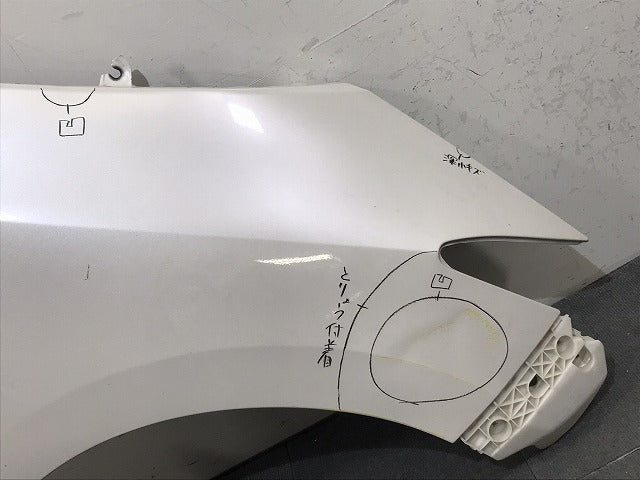 エスティマ／アエラス／５０／ＡＣＲ／ＧＳＲ／５０Ｗ／５５Ｗ／ＡＨＲ２０Ｗ　純正　前期　右フロントフェンダー　０７０（１２３３３４）