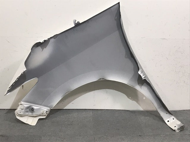 エスティマ／アエラス／５０／ＡＣＲ／ＧＳＲ／５０Ｗ／５５Ｗ／ＡＨＲ２０Ｗ　純正　前期　右フロントフェンダー　０７０（１２３３３４）
