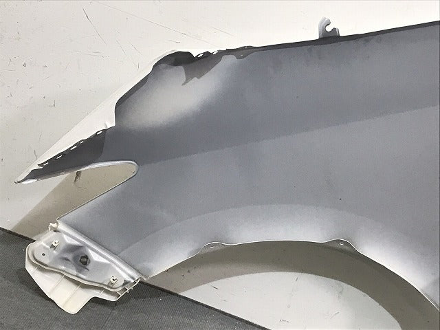 エスティマ／アエラス／５０／ＡＣＲ／ＧＳＲ／５０Ｗ／５５Ｗ／ＡＨＲ２０Ｗ　純正　前期　右フロントフェンダー　０７０（１２３３３４）