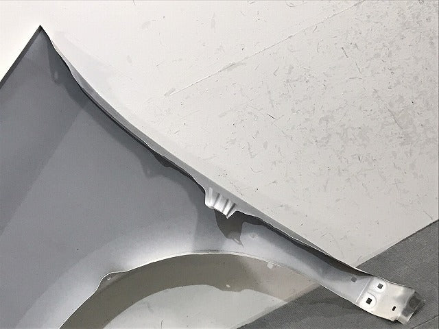 エスティマ／アエラス／５０／ＡＣＲ／ＧＳＲ／５０Ｗ／５５Ｗ／ＡＨＲ２０Ｗ　純正　前期　右フロントフェンダー　０７０（１２３３３４）