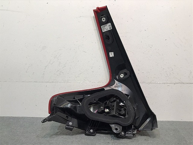 V40 /MB系/ 純正 右 テールランプ/ライト/レンズ LED VALEO 31395845  ボルボ (123384)