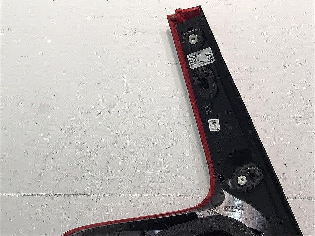V40 /MB系/ 純正 右 テールランプ/ライト/レンズ LED VALEO 31395845  ボルボ (123384)