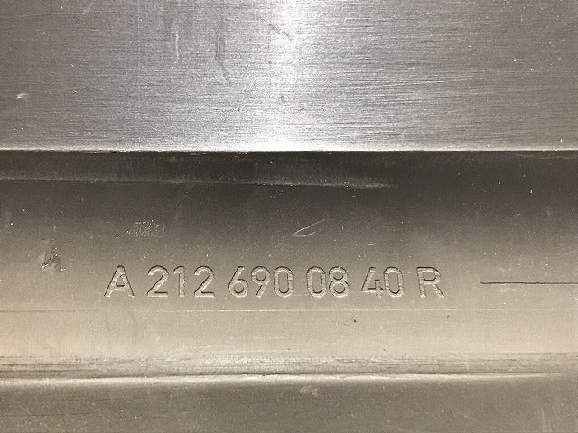 新品!Eクラス W212 純正 右サイドステップ/サイドスカート/A212 690 08 40/A212 690 02 40 メルセデスベンツ(123616)