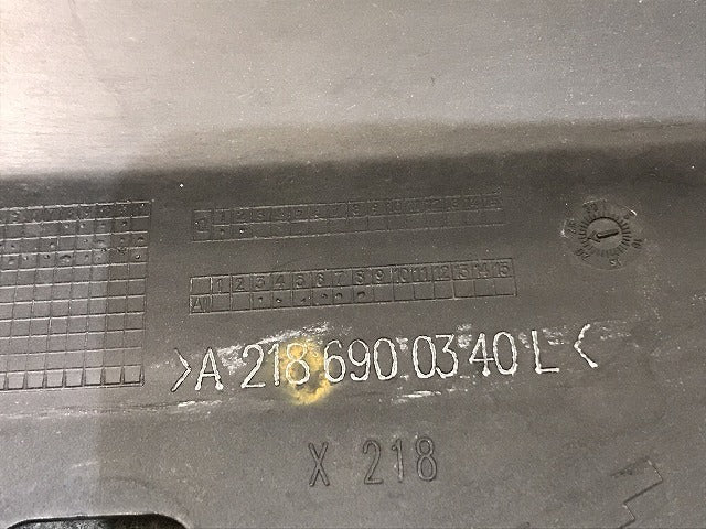 CLSクラス C218/X218 左サイドステップ/サイドスカート A218 690 03 40/A218 690 01 40 メルセデスベンツ(123618)