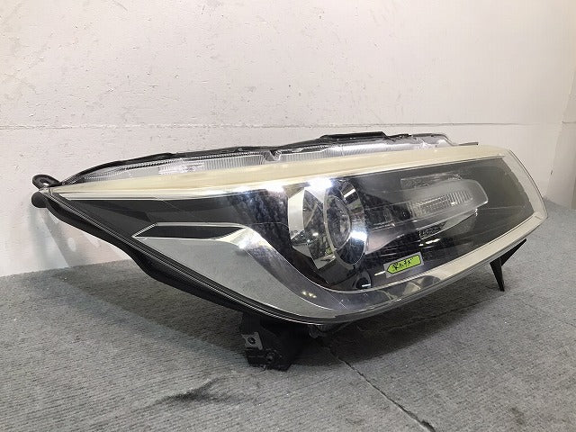 ソリオ バンディッド MA36S/MA46S 純正 右ヘッドライト/ランプLEDレベライザー KOITO 100-59332 スズキ(123666)