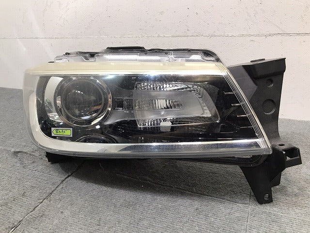 ソリオ バンディッド MA36S/MA46S 純正 右ヘッドライト/ランプLEDレベライザー KOITO 100-59332 スズキ(123666)