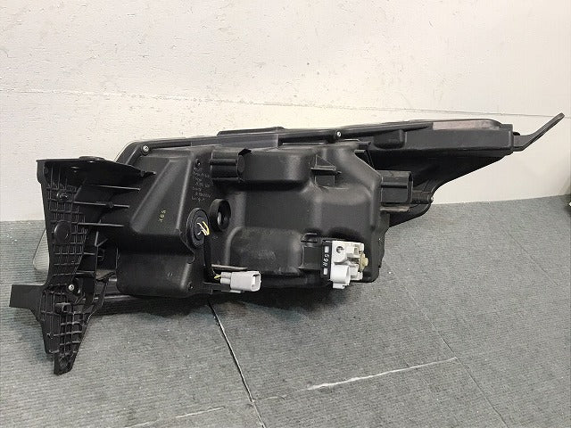 ソリオ バンディッド MA36S/MA46S 純正 右ヘッドライト/ランプLEDレベライザー KOITO 100-59332 スズキ(123666)