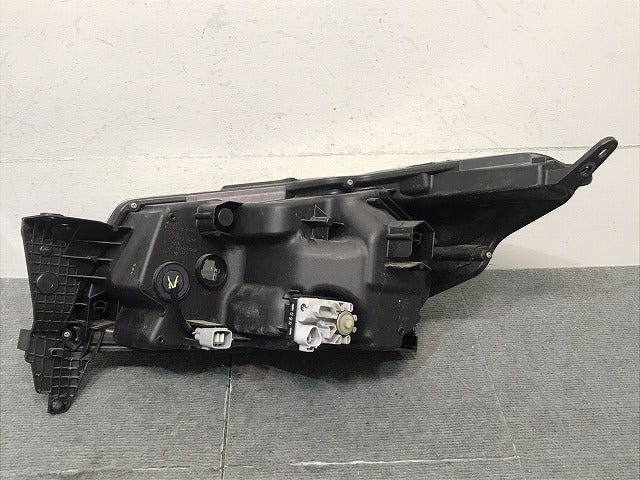 ソリオ バンディッド MA36S/MA46S 純正 右ヘッドライト/ランプLEDレベライザー KOITO 100-59332 スズキ(123666)