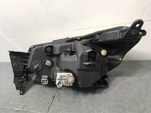 ソリオ バンディッド MA36S/MA46S 純正 右ヘッドライト/ランプLEDレベライザー KOITO 100-59332 スズキ(123666)