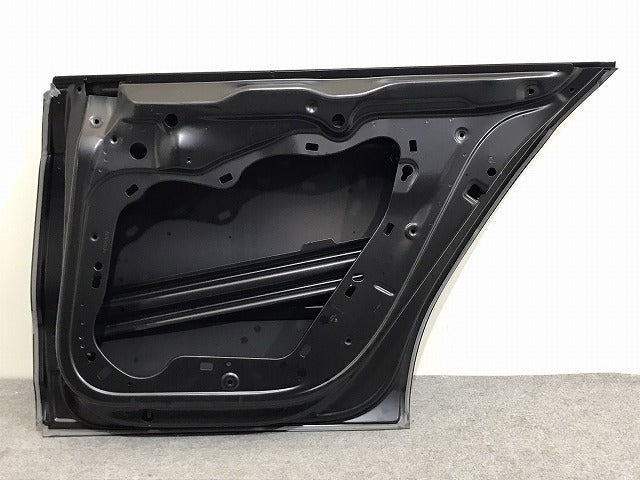 新品!パサートCC 3CC 純正 右ドア 3C8.833.312 3C8 833 056E 未塗装 フォルクスワーゲン(123735)