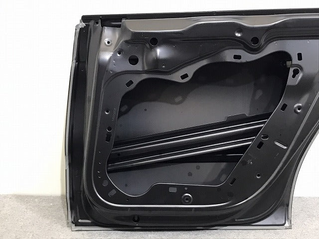 新品!パサートCC 3CC 純正 右ドア 3C8.833.312 3C8 833 056E 未塗装 フォルクスワーゲン(123735)