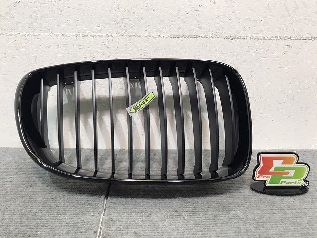 新品!1シリーズ E81/E87 純正 右フロントグリル 51137322210/166440/179656 BMW(123747)