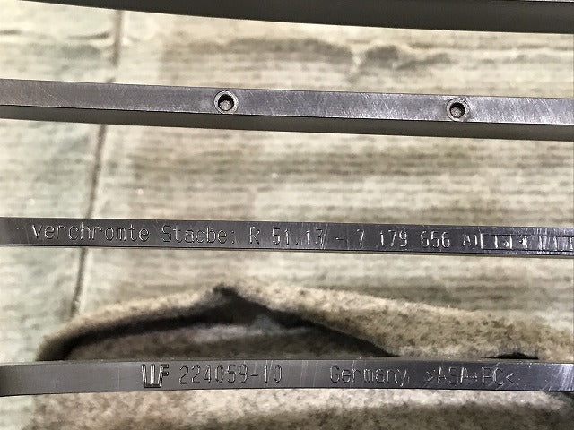 新品!1シリーズ E81/E87 純正 右フロントグリル 51137322210/166440/179656 BMW(123747)