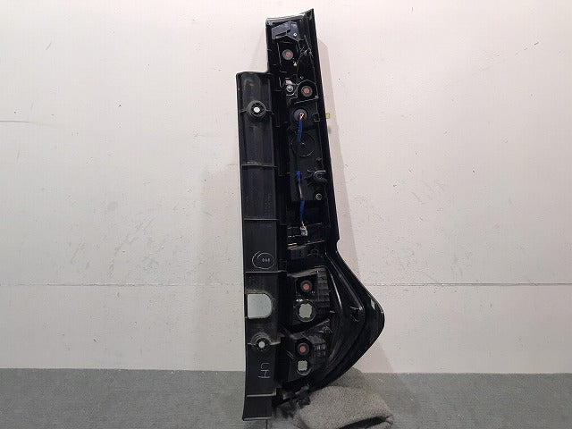ルーミー/タンク/トール/ジャスティ/カスタム M900A/M910A/M900S/M910S/M900F/純正 左テールランプ/LED 220-69045 81561-B1130(123902)