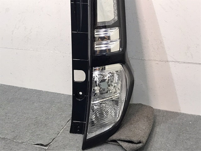 新品!ルーミー/タンク/トール/ジャスティ M900A/M910A/M900S/M910S/M900F/M910F 純正 右テールランプ LED 220-69045 81551-B1180(124028)