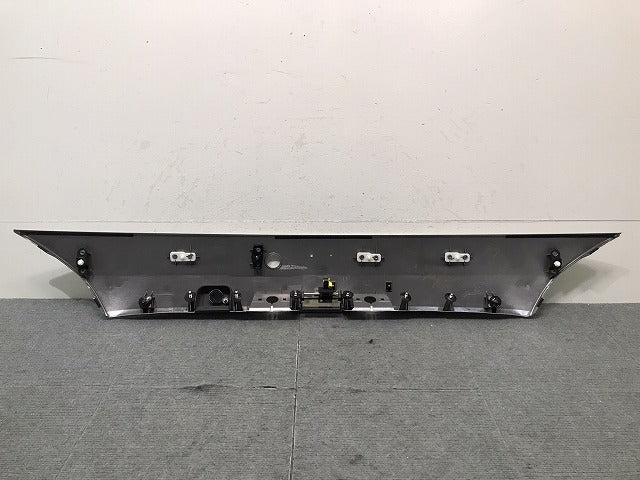 新品!ウィングロード Y11/WFY11/WHNY11/WRY11 純正 リアフィニッシャー 90810 WD000 90810-WD806 日産(124031)