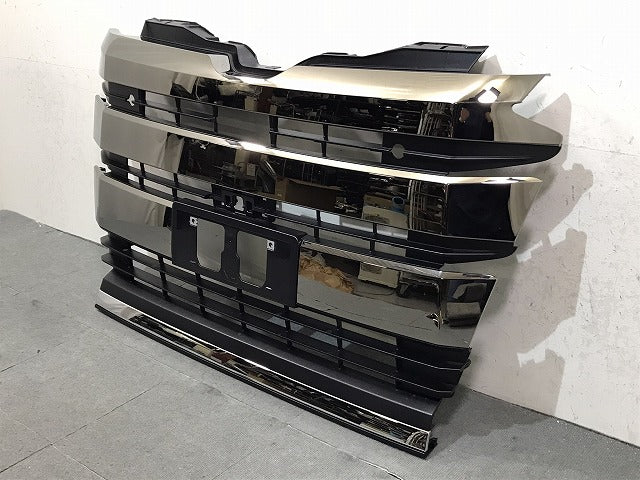 新車外し!ノア/SG/SZ 90/ZWR90W/ZWR95W/MZRA90W/MZRA95W 純正 フロントグリル/ラジエーターグリル カメラ穴付 53101-V1020/53112(124094)