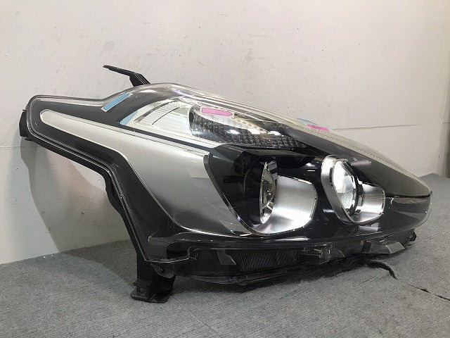 シエンタ 170系/NHP170G/NSP170G/NSP172G/NCP175G 純正 前期 右ヘッドライト/ランプ ハロゲン レベライザー KOITO 52-282 トヨタ(124136)