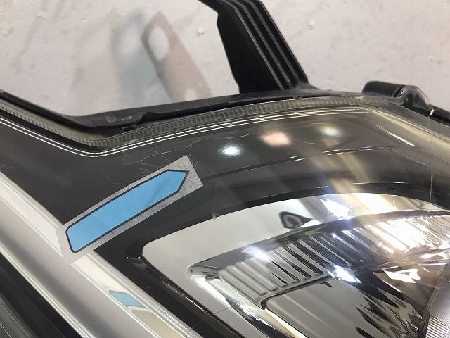 シエンタ 170系/NHP170G/NSP170G/NSP172G/NCP175G 純正 前期 右ヘッドライト/ランプ ハロゲン レベライザー KOITO 52-282 トヨタ(124136)