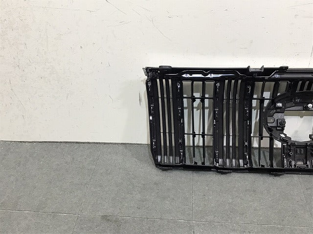 新車外し!ランドクルーザー/ランクル/プラド 150系/TRJ150W/GDJ150W/GDJ151W/GRJ150W/151W 純正 後期 フロントグリル/53111-60C10(124145)