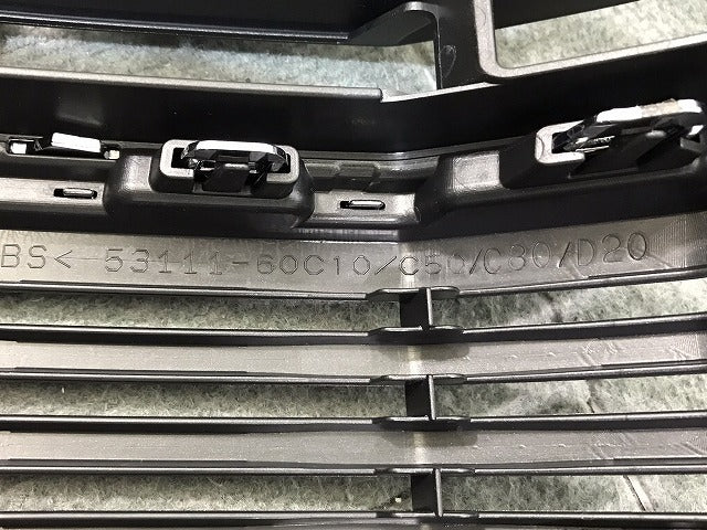 新車外し!ランドクルーザー/ランクル/プラド 150系/TRJ150W/GDJ150W/GDJ151W/GRJ150W/151W 純正 後期 フロントグリル/53111-60C10(124145)