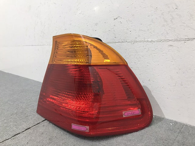3シリーズ/セダン E46 純正 右テールランプ/ライト/レンズ ハロゲン 8 364 922 BMW(124294)