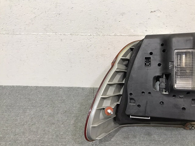 3シリーズ/セダン E46 純正 右テールランプ/ライト/レンズ ハロゲン 8 364 922 BMW(124294)