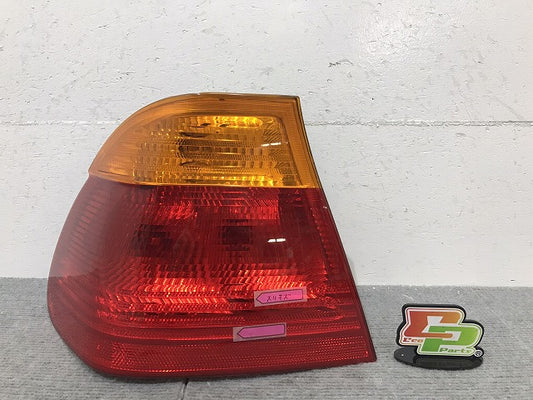 3シリーズ/セダン E46 純正 左テールランプ/ライト/レンズ ハロゲン 8 364 921 BMW(124295)