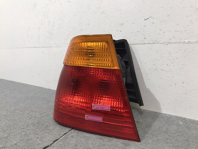 3シリーズ/セダン E46 純正 左テールランプ/ライト/レンズ ハロゲン 8 364 921 BMW(124295)