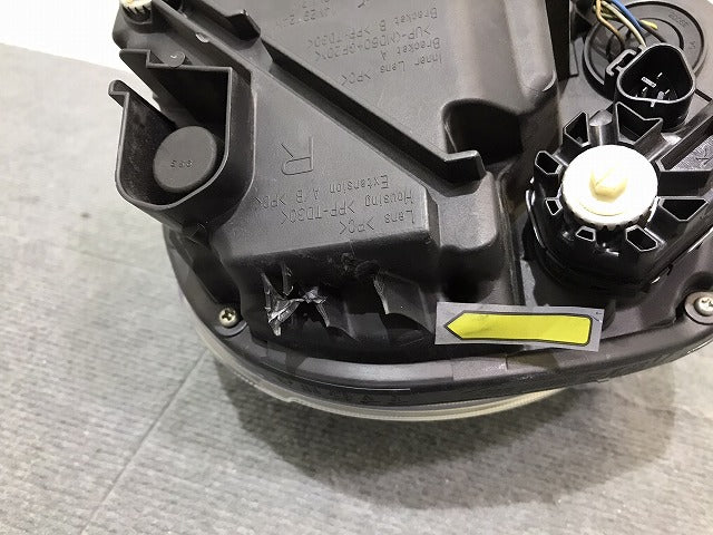 キャスト/スタイル LA250S/LA260S 右ヘッドライト/ランプ LED レベライザー KOITO 100-69020 ダイハツ(124345)
