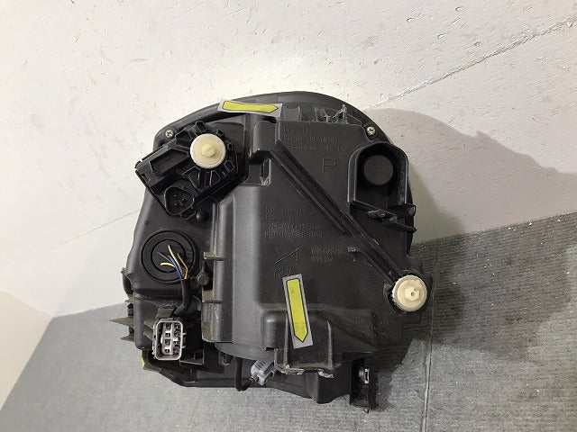 キャスト/スタイル LA250S/LA260S 右ヘッドライト/ランプ LED レベライザー KOITO 100-69020 ダイハツ(124345)