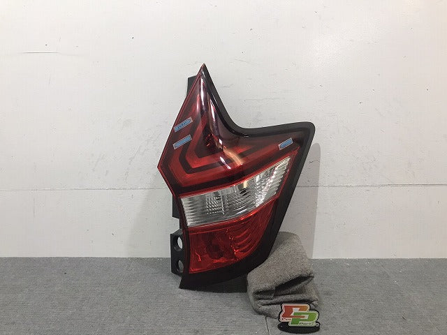 ノート E12/HE12/NE12/SNE12 純正 後期 右テールランプ/ライト/レンズ LED ICHIKOH D202 日産(124767)