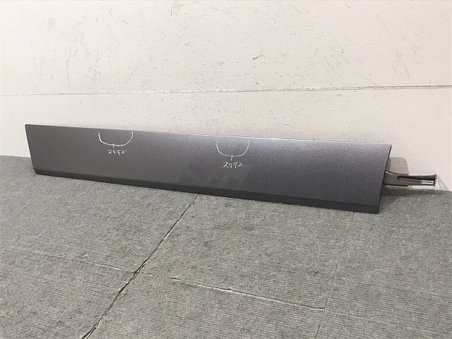 セレナ/ハイウェイスター C27/GC27/GFC27/GNC27/GFNC27/HFC27/HC27 純正 右リアスライドドアレールカバー シルバーメタリック K23(124825)