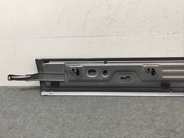 セレナ/ハイウェイスター C27/GC27/GFC27/GNC27/GFNC27/HFC27/HC27 純正 右リアスライドドアレールカバー シルバーメタリック K23(124825)