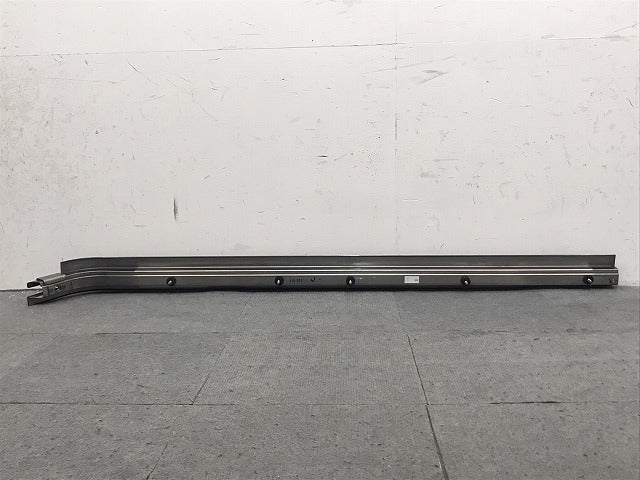新品!キャラバンNV350 E26 純正 右リアスライドドアガイドレール 77760-5YE1A 日産(124919)