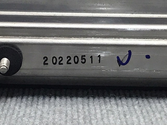 新品!キャラバンNV350 E26 純正 右リアスライドドアガイドレール 77760-5YE1A 日産(124919)