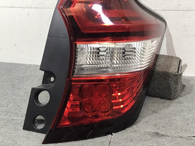 ノート E12/HE12/NE12/SNE12 純正 後期 右テールランプ/ライト/レンズ LED ICHIKOH D202 日産(125036)