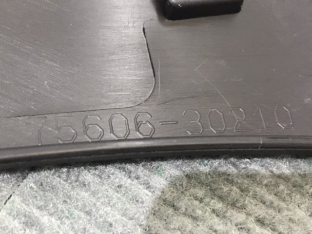 新車取り外し!クラウン/クロスオーバー TZSH35/AZSH35 純正 左リア フェンダーアーチモール/オーバーフェンダー 75606-30210 素地 トヨタ(125140)
