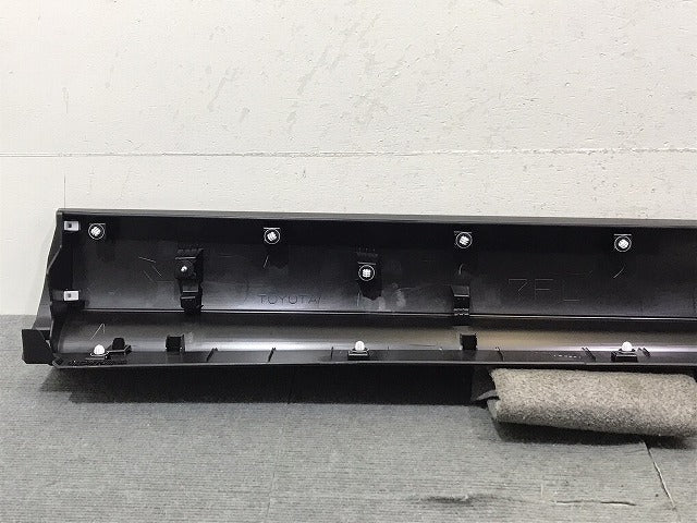 新車取り外し!クラウン/クロスオーバー TZSH35/AZSH35 純正 左フロントドアサイドパネル 75074-30020 素地 トヨタ(125183)